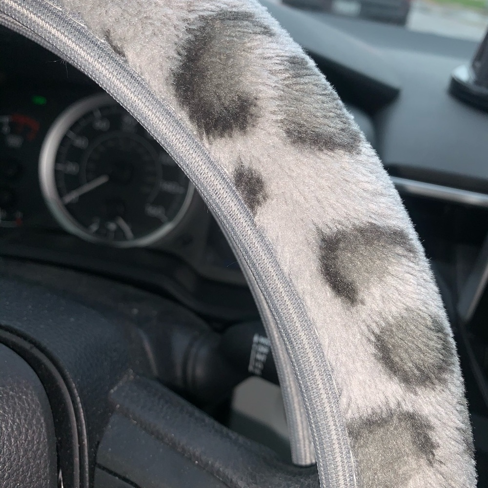 Steering Wheel Cover 🤍